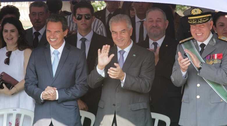 Mais de 5.500 mil pessoas se apresentaram no desfile entre entidades civis e militares