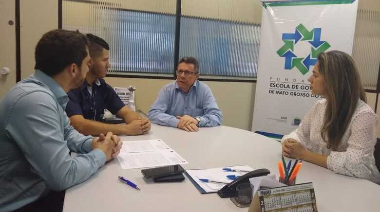 Presidente da Escolagov Wilton Paulino J&uacute;nior, com representantes do IPOG, Dam&aacute;sio e Cecamp