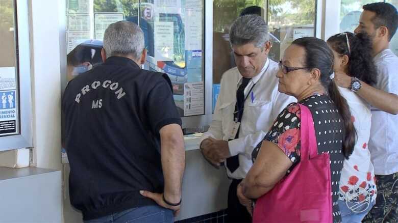 Idosos cujos rendimentos não ultrapassem dois salários mínimos têm direito a passagem grátis no transporte coletivo intermunicipal e interestadual