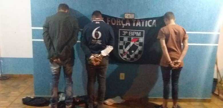 Os bandidos foram levados para a Polícia Federal em Dourados