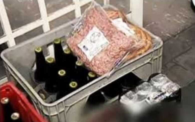 Dentre os itens furtados, a vítima disse que levaram um botijão de gás, um rádio pequeno, e três potes de doce de geléia de fruta