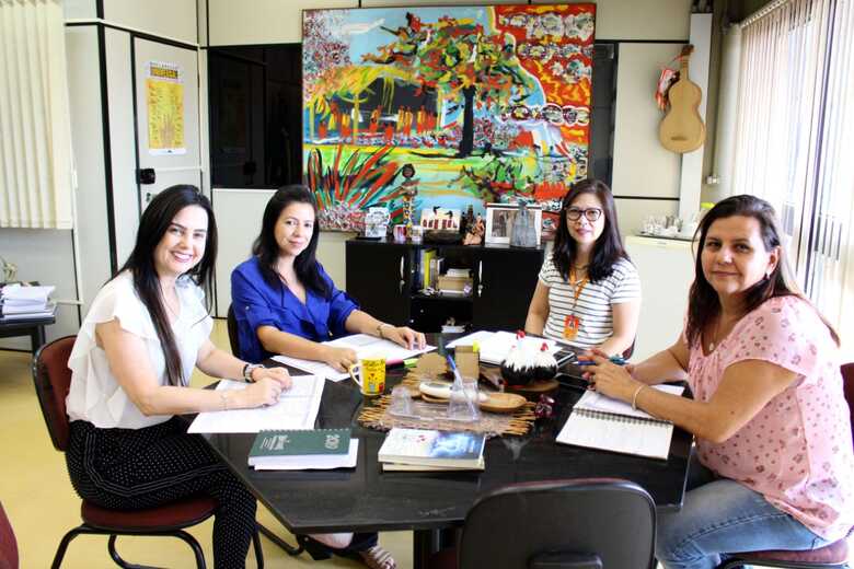 Presidente da Funda&ccedil;&atilde;o da Cultura, Mara Caseiro, em reuni&atilde;o com a comiss&atilde;o do PPA