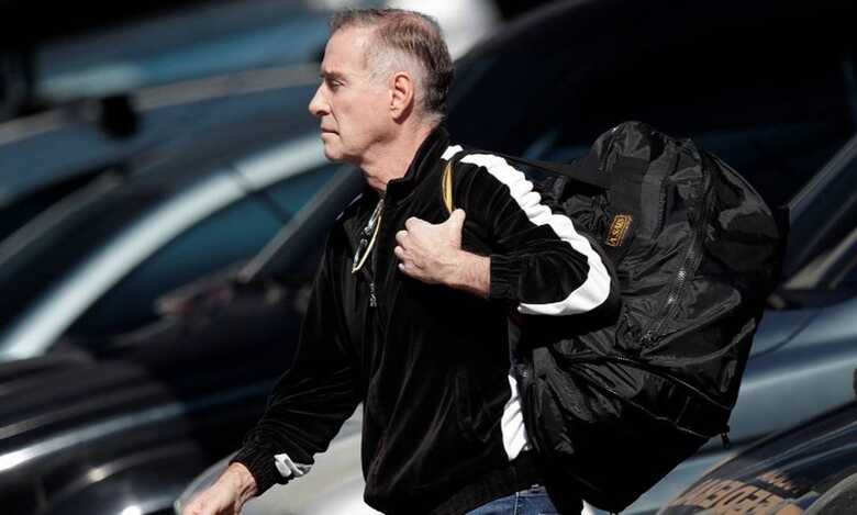 Eike Batista &eacute; condenado por uso de informa&ccedil;&atilde;o privilegiada e manipula&ccedil;&atilde;o do mercado durante a venda das a&ccedil;&otilde;es da OSX em 2013.