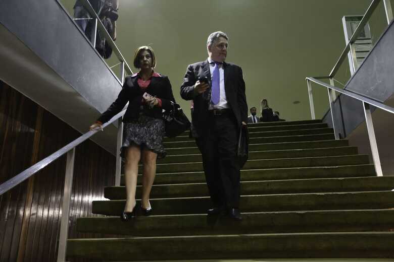 Rosinha e Garotinho são acusados de fraudes em contratos celebrados entre a prefeitura de Campos dos Goytacazes