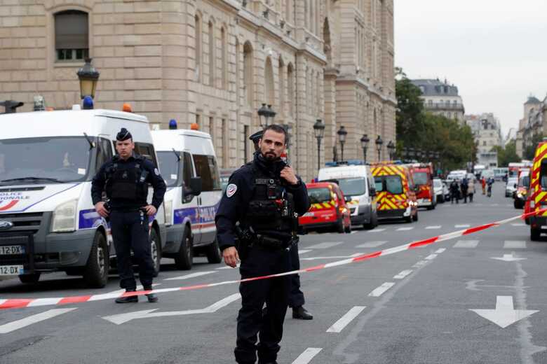 Policial matou quatro colegas, de acordo com a mídia francesa