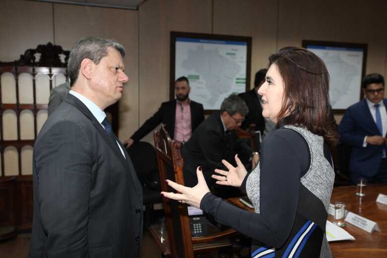 Simone Tebet se reuniu com o ministro, Tarcísio Gomes, para viabilizar o recurso à manutenção da rodovia