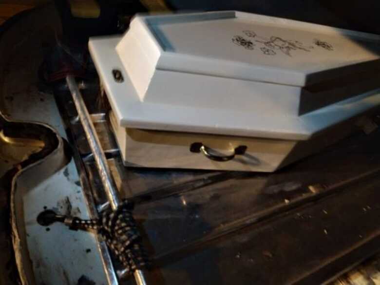 O corpo do beb&ecirc; foi levado pelos ind&iacute;genas at&eacute; o bloqueio, onde a funer&aacute;ria de plant&atilde;o o pegou para levar at&eacute; o Instituto M&eacute;dico Legal