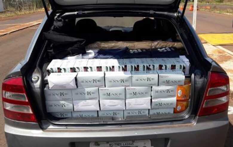 Policial estava esposa no momento da abordagem e disse que mercadorias eram dela