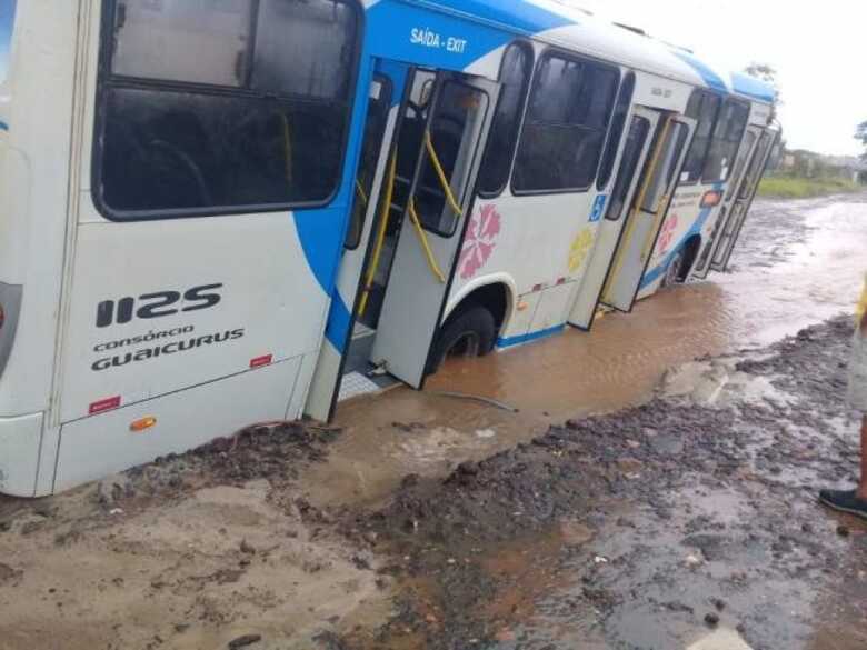 Ruas do bairro Nova Campo Grande em dias de chuva