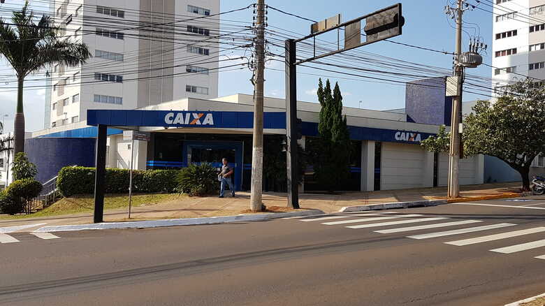 Agência Caixa Econômica Federal, avenida Afonso Pena esquina com Via Park