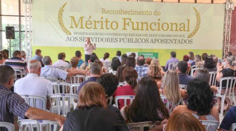 As homenagens são para 1002 servidores públicos de 27 órgãos que aposentaram no período entre dezembro de 2018 a setembro deste ano
