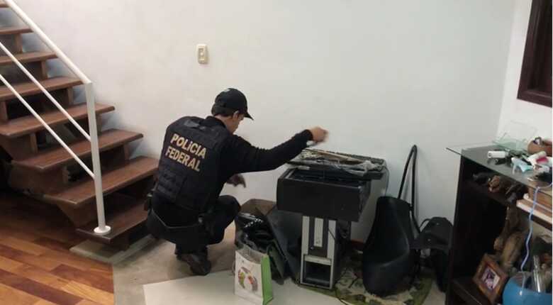 Policiais realizam 68 mandados de busca e apreens&atilde;o