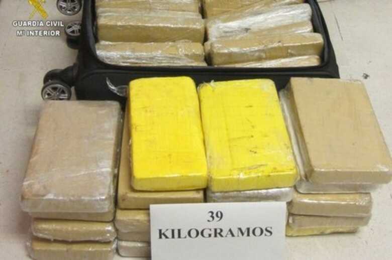 O militar cometeu um crime contra a saúde pública com o agravante de notória importância do carregamento (39 blocos de cocaína com uma pureza de 80%)
