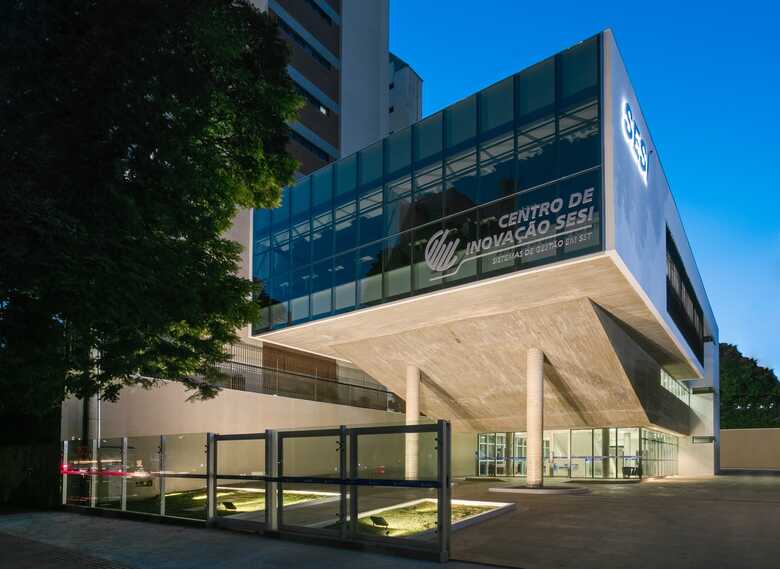 Centro de Inova&ccedil;&atilde;o do Sesi, pr&eacute;dio localizado na avenida Afonso Pena, uma das principais de Campo Grande