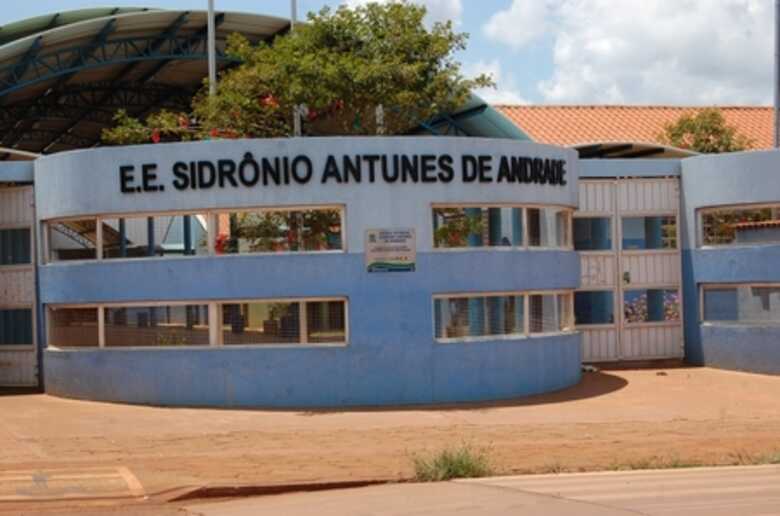 Escola Estadual Sidrônio Antunes de Andrade, em Sidrolândia