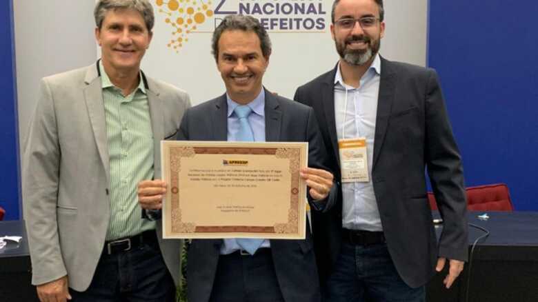 Secretário de obras Rudi Fiorezi, Marquinhos Trad e o diretor-presidente da Agetec, Paulo Fernando Cardoso