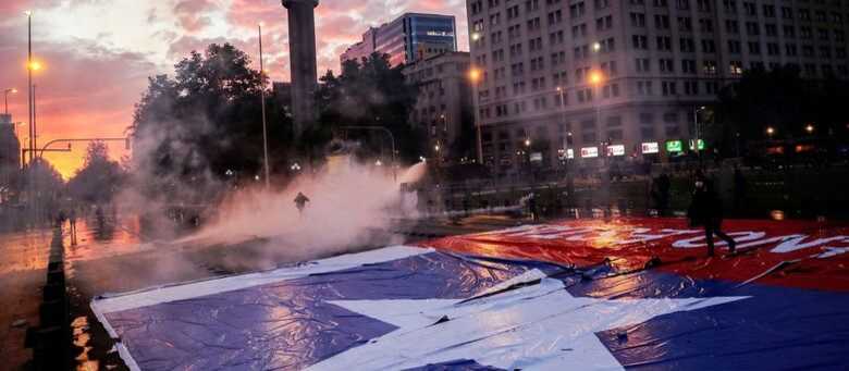 Cerca de 1 milhão de chilenos foram às ruas para pedir por reformas econômicas para reduzir as desigualdades