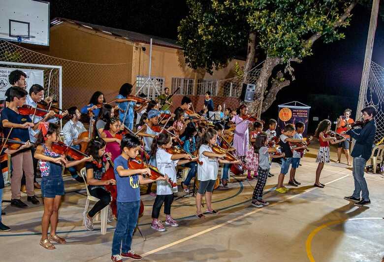 Alunos do Projeto Orquestra Jovem da Fundação Barbosa Rodrigues,