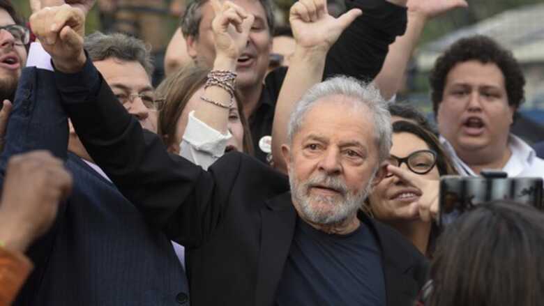 Ex-presidente Lula na chegada em São Paulo