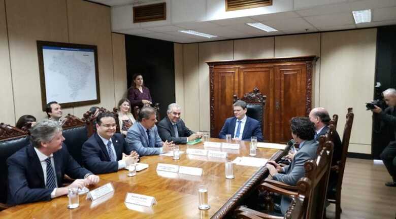 Ministro da Infraestrutura se reuniu com o governador e secretário da Semagro