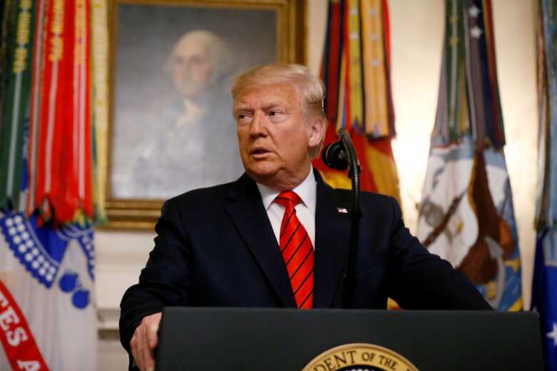 Taylor disse que advogado pessoal de Trump, Rudy Giuliani, entrou em contato com o governo da Ucrânia por meio de canais diplomáticos irregulares