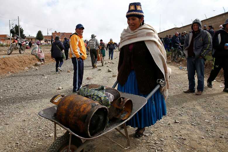 Desde domingo, foram transportadas 300 toneladas de carnes, 50 toneladas de verduras e 50 toneladas de ovos