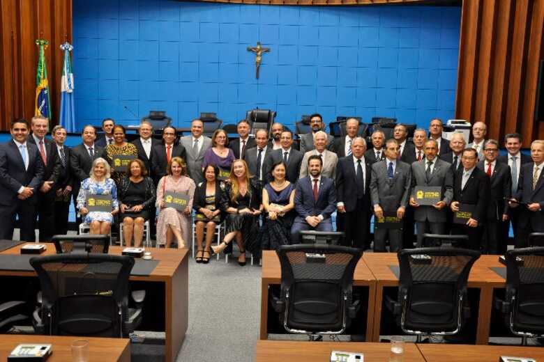 37 membros do MP receberam o Diploma de Honra ao Mérito Legislativo