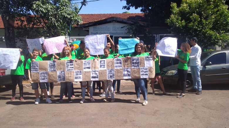A comunidade escolar pretende fechar a avenida Marques de Pombal, caso não haja negociação