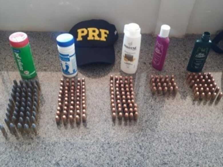 As balas estavam dentro de vidros de produtos de higienes aleat&oacute;rios