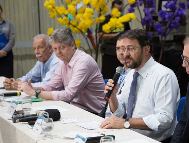 Autoridades durante o anúncio do evento