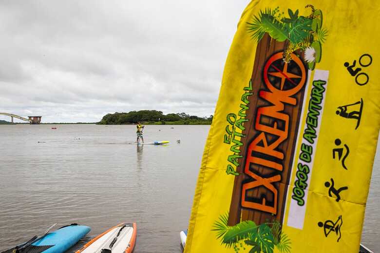 Atletas de stand up paddle, do Eco Pantanal Extremo
