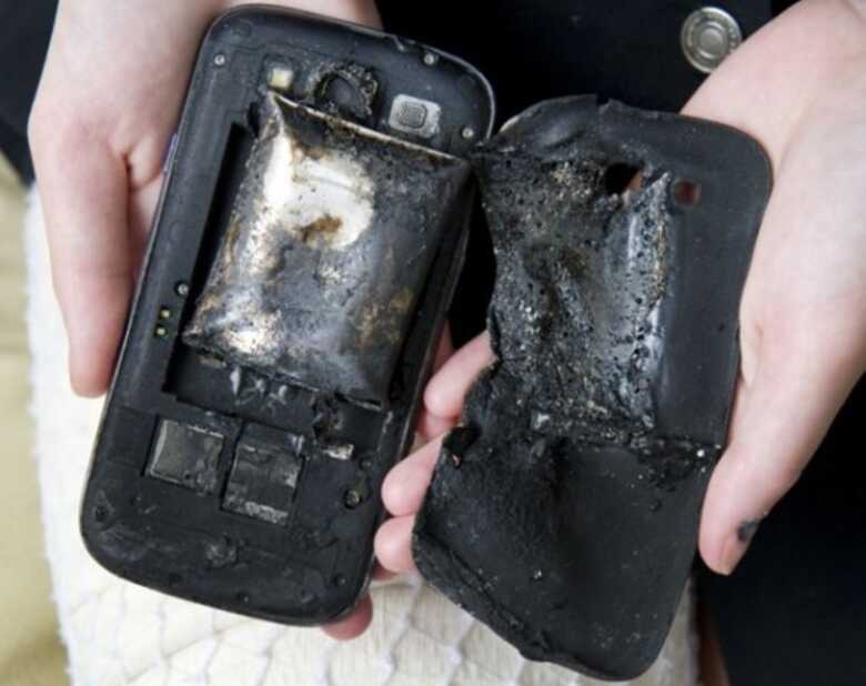 Celular explodiu por conta de um curto-circuito