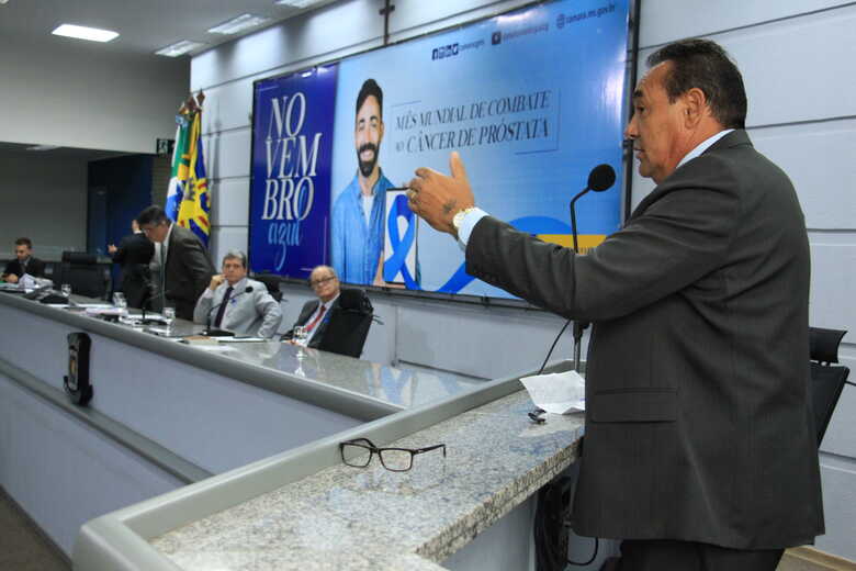 O vereador Carlos Augusto Borges durante a sessão ordinária da Câmara Municipal