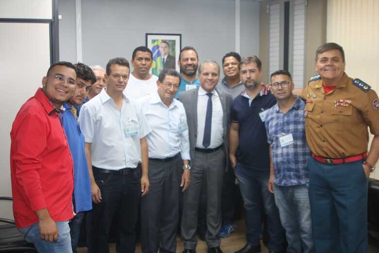 O deputado Coronel David com representantes do Centro Comercial Popular