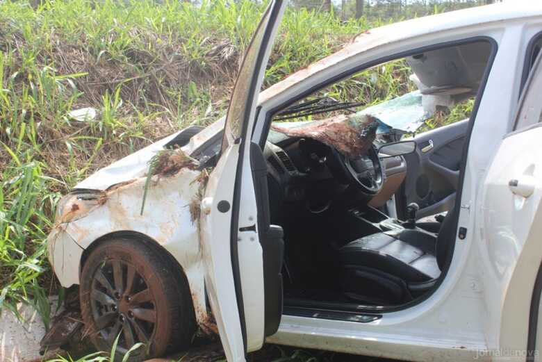 Carro acidentado na MS-134