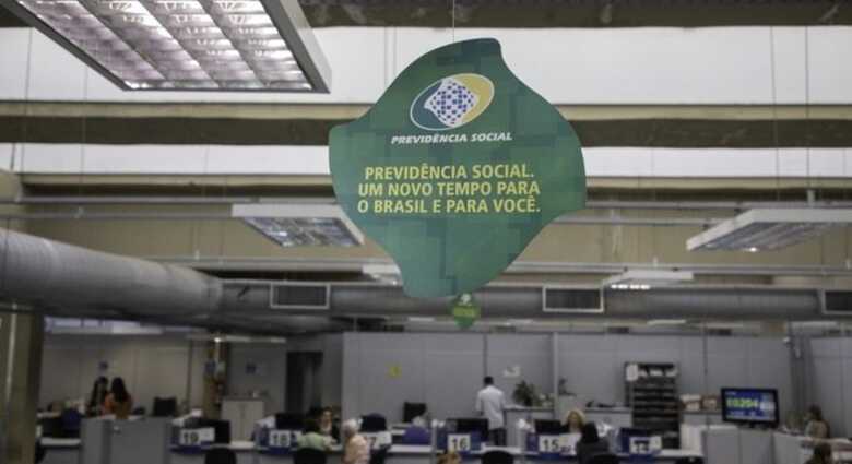 As novas regras para a aposentadoria começam a valer a partir desta terça-feira (12)