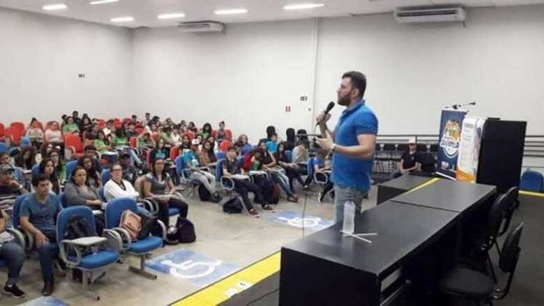 Palestra do Levanta Juventude