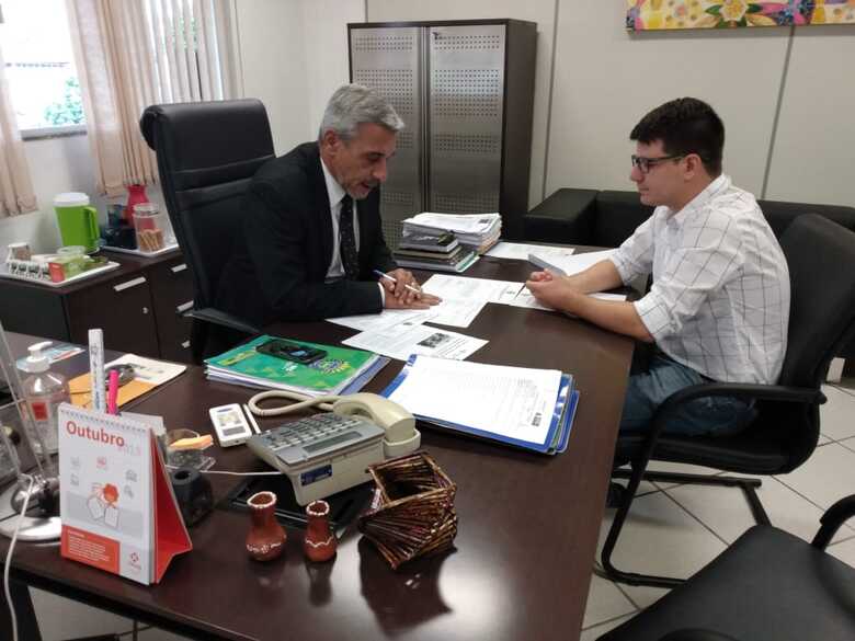 Superintendente do Procon, Marcelo Salomão com o vereador de Aparecida do tabuado, José Natan de Paula