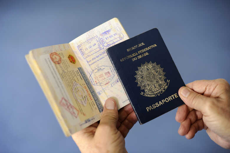 O Global Entry não substitui a exigência de visto, mas permite a liberação rápida no controle do passaporte no momento da chegada aos EUA