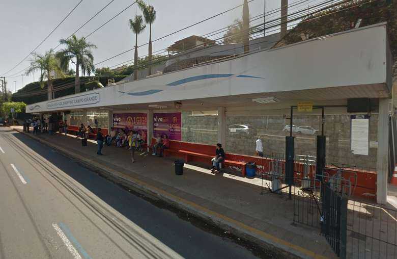 Ponto de ônibus e ponto de moto taxi foram pichados