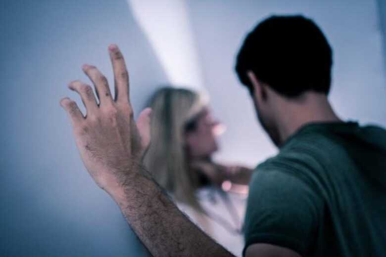 O caso foi registrado como viol&ecirc;ncia dom&eacute;stica, mas a mulher n&atilde;o quis medida protetiva contra o agressor