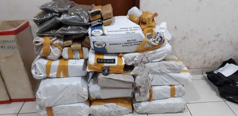 Maconha e haxixe pesados em 325,600 kg