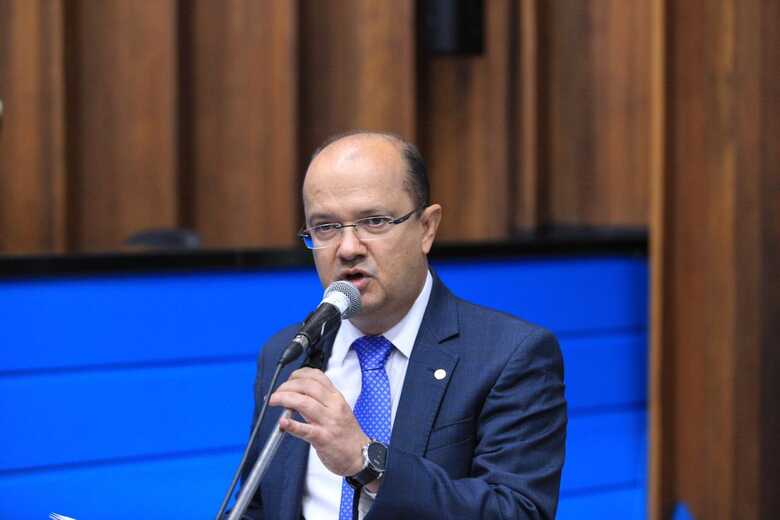 Barbosinha apresentando o projeto na Assembl&eacute;ia Legislativa