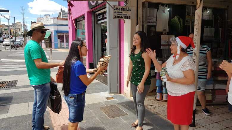 Dona Nilza estava caracterizada de Mam&atilde;e Noel