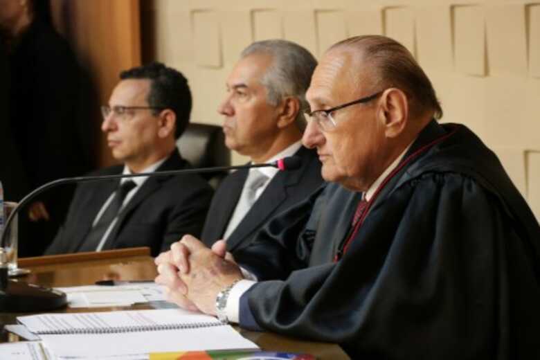 O procurador-geral de Justiça, Paulo Passos, o governador Reinaldo Azambuja e o presidente do TJ-MS, Pashoal Leandro