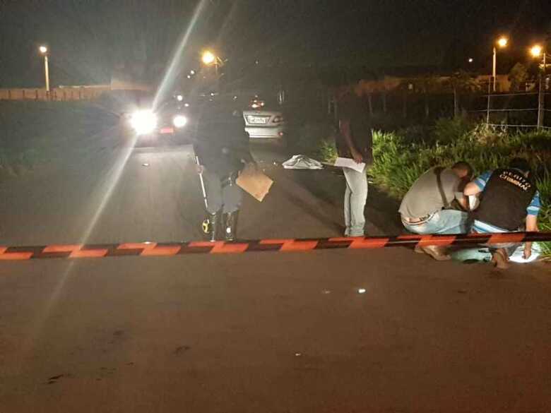 O acidente aconteceu na rua Khalil Abraão no Jardim das Nações, no local não há calçadas e iluminação pública
