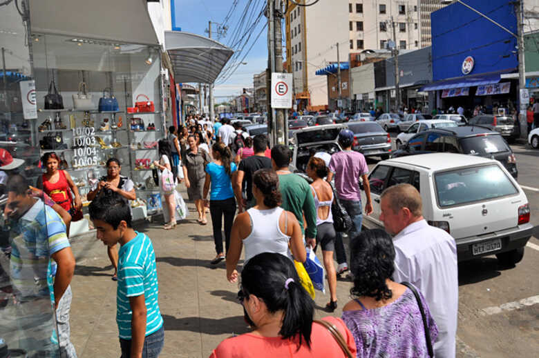 Veja quais shopping v&atilde;o abrir no primeiro dia do ano