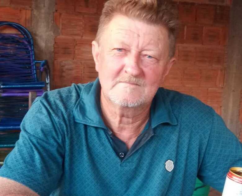 O suspeito est&aacute; sendo procurado pela pol&iacute;cia