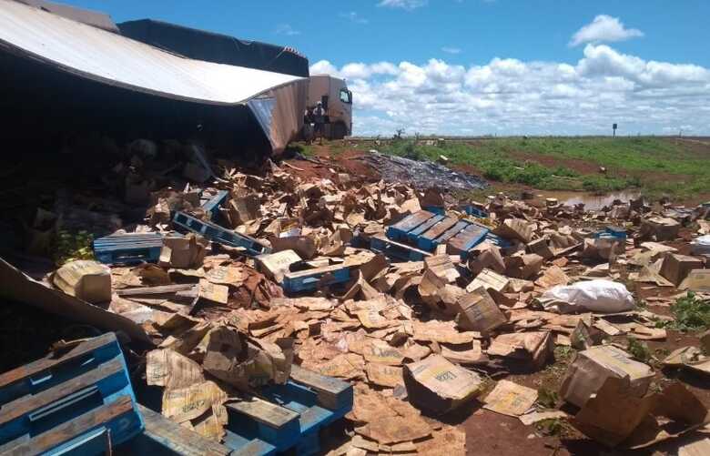 Carga de óleo avaliada em quase R$ 100 mil foi saqueada