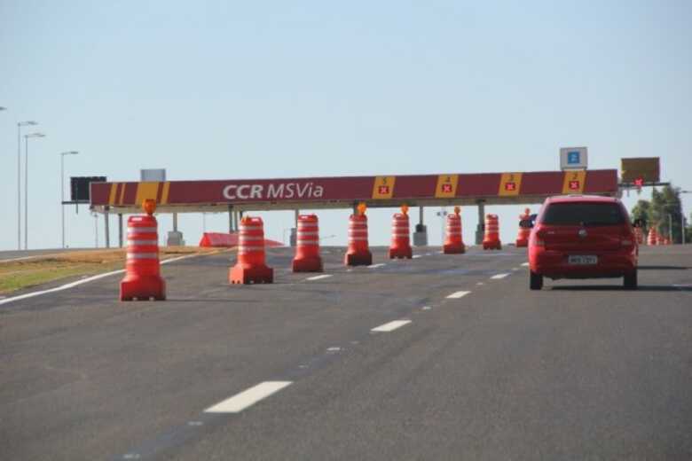 Somando os n&uacute;meros do feriado de Natal e do R&eacute;veillon, cerca de 1,03 milh&atilde;o de ve&iacute;culos devem trafegar pela principal rodovia